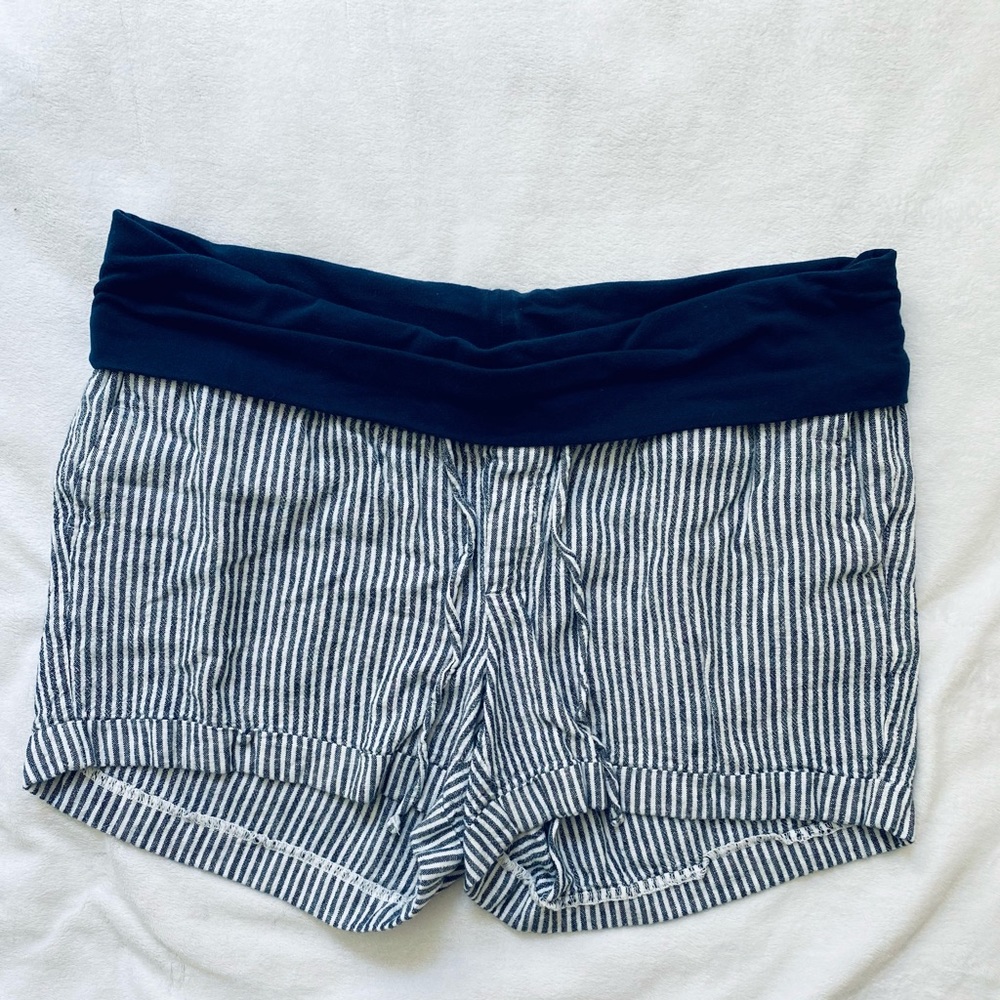 Old Navy linen maternity shorts (2 pairs)